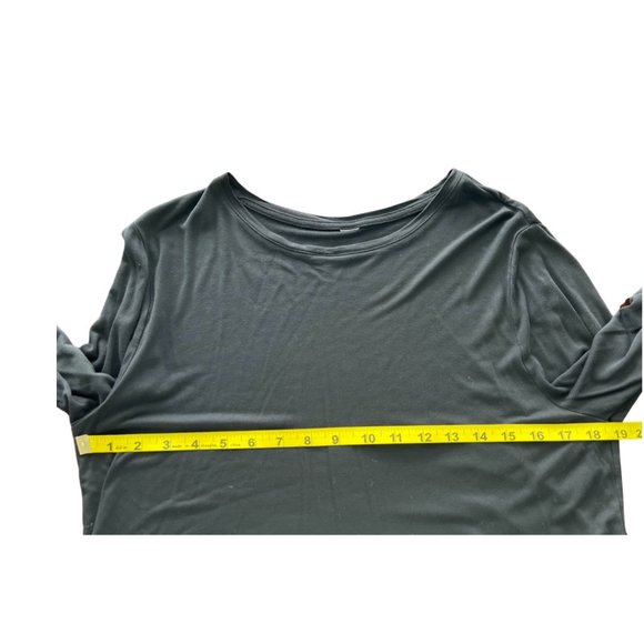 🌸4/$20🌸 Longsleeve Scoop Neck Peplum T-shirt. - Picture 4 of 6